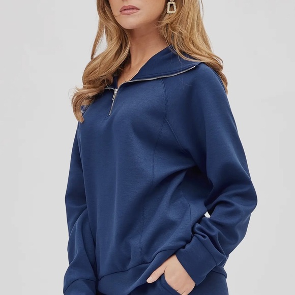 Elegant Navy Women's Three Quarter Zip and Joggers - Picture 4 of 6